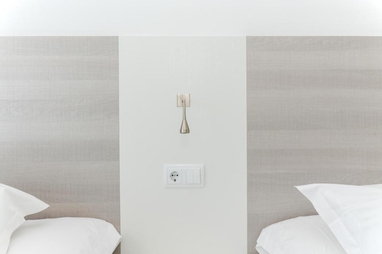 Chambre Triple (2 Adultes + 1 Enfant) - Vue sur Piscine