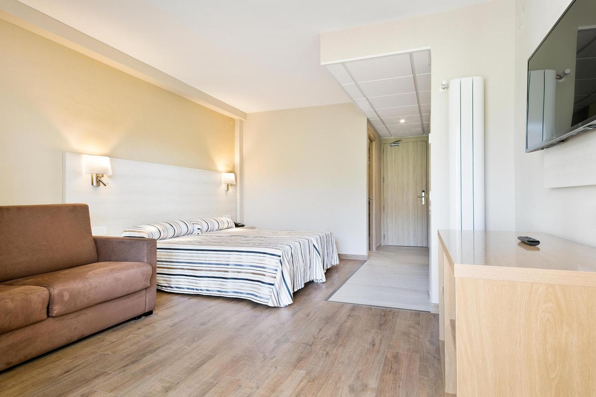 Chambre Double - Vue sur Piscine