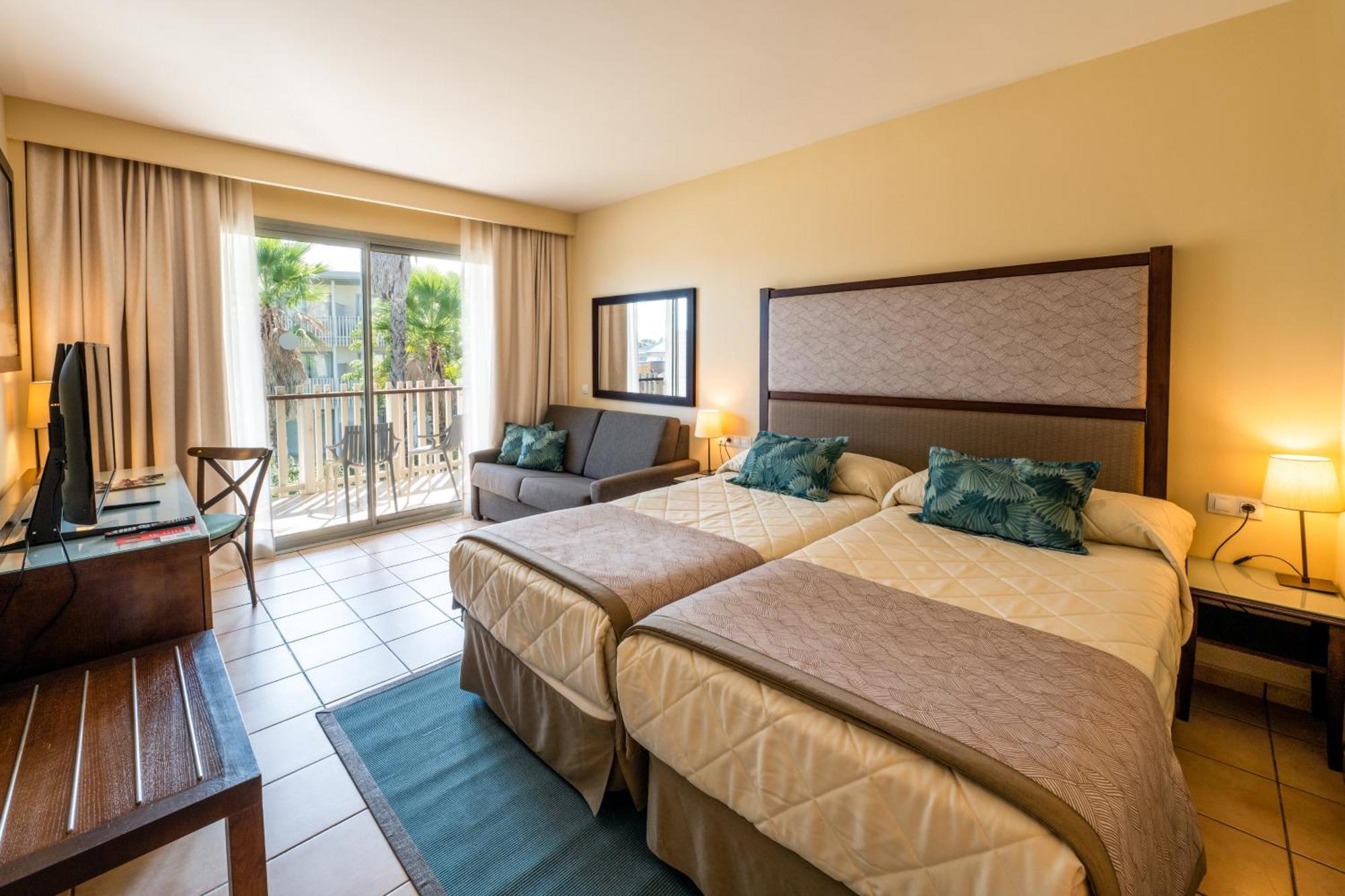 Standard Room Access to PortAventura Park 1 access to Ferrari Land