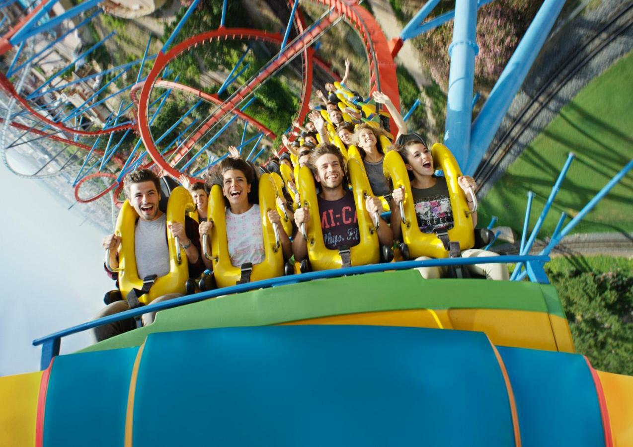 Chambre Deluxe avec Accès au Parc d’Attractions PortAventura + 1 Entrée au Parc à Thème Ferrari Land (2 Adultes)